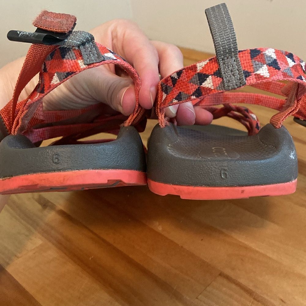 Chaco Coral & Navy Geometric Print Slide On Athletic Kids Sandals Size 6 - Picture 6 of 7